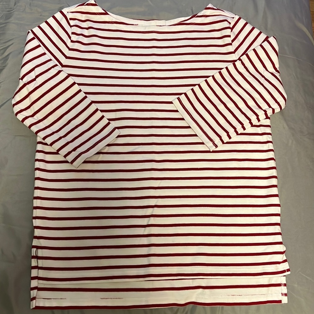 Gap size M boat neck 3/4 sleeves heavy T shirt. Used